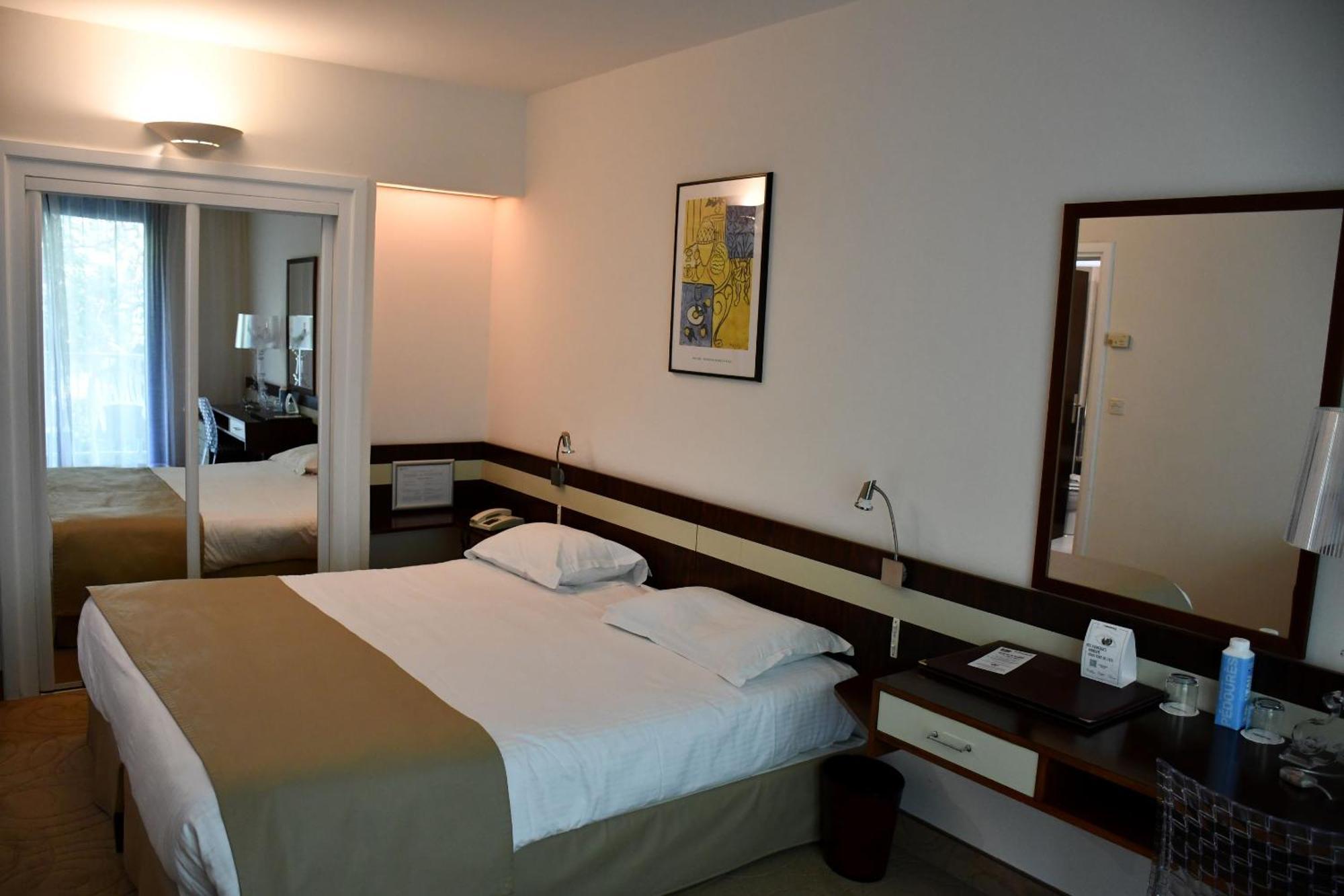 วีลา บอร์เกเซ ดิ ออรจินัล เรอแล Hotel Greoux-les-Bains ภายนอก รูปภาพ