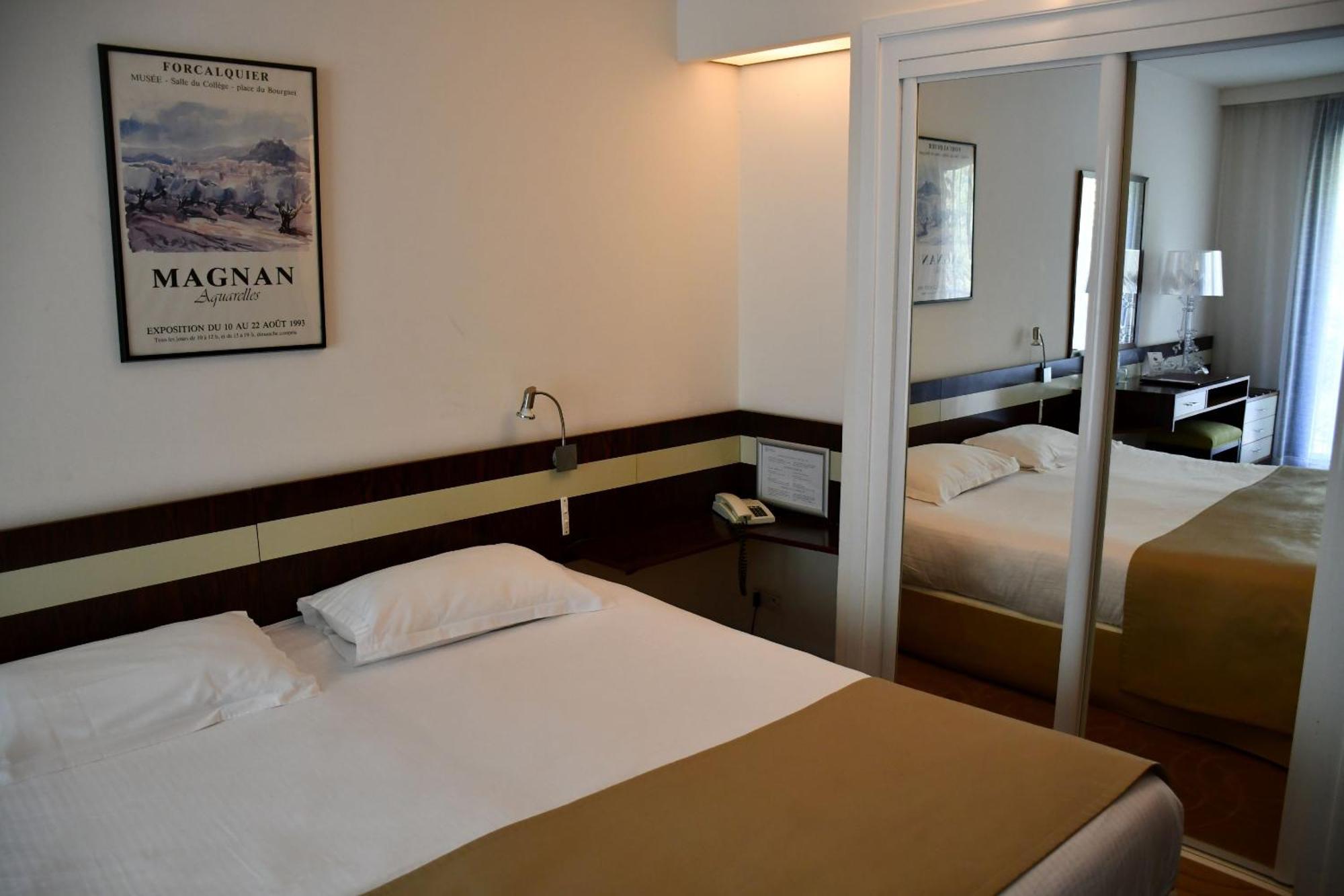 วีลา บอร์เกเซ ดิ ออรจินัล เรอแล Hotel Greoux-les-Bains ภายนอก รูปภาพ