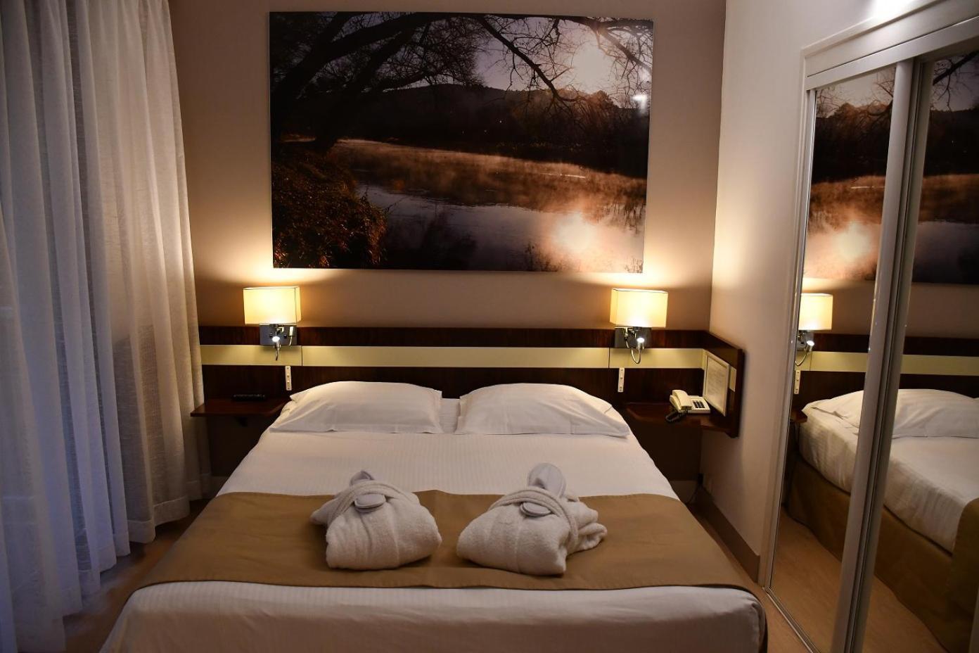 วีลา บอร์เกเซ ดิ ออรจินัล เรอแล Hotel Greoux-les-Bains ภายนอก รูปภาพ